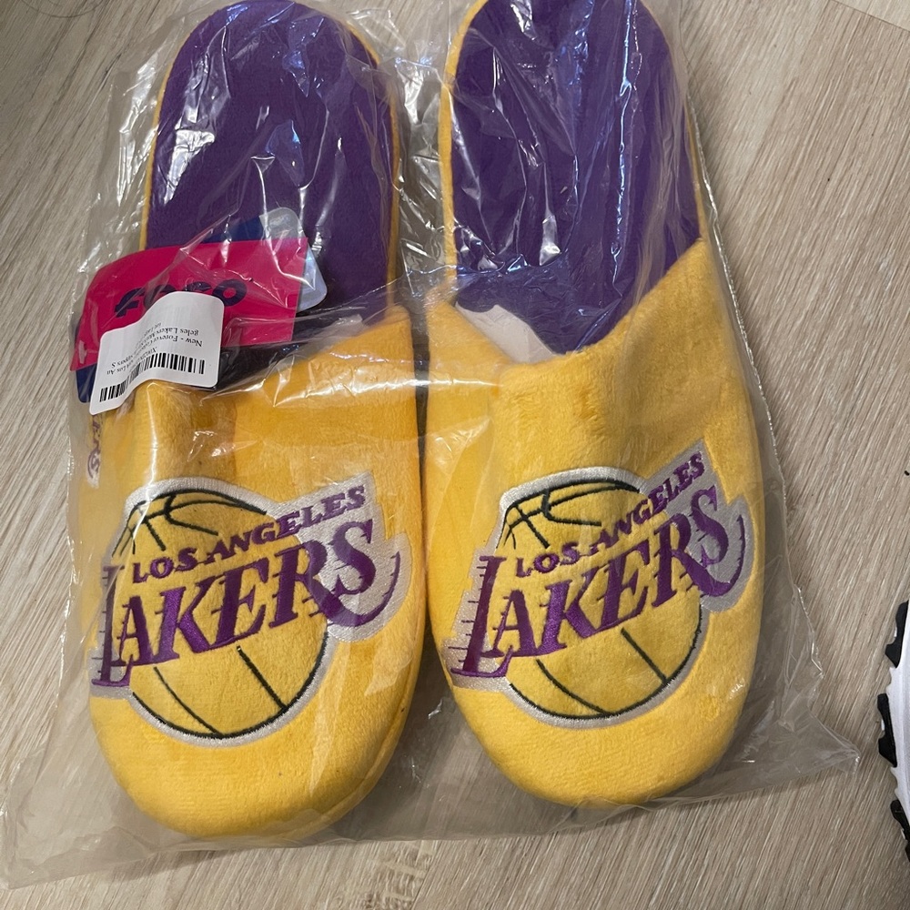 Los Angelou’s Lakers slippers
